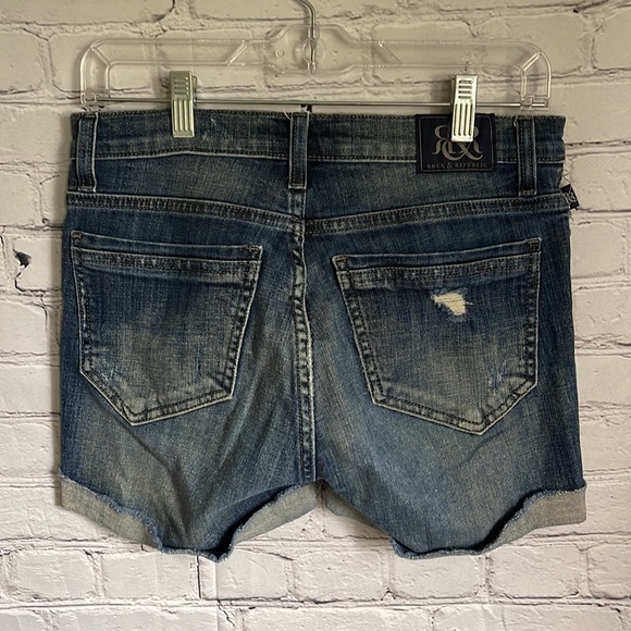 Rock & Republic Factory Distressed Studded Stretch Jean Shorts Size 6 - Picture 2 of 3